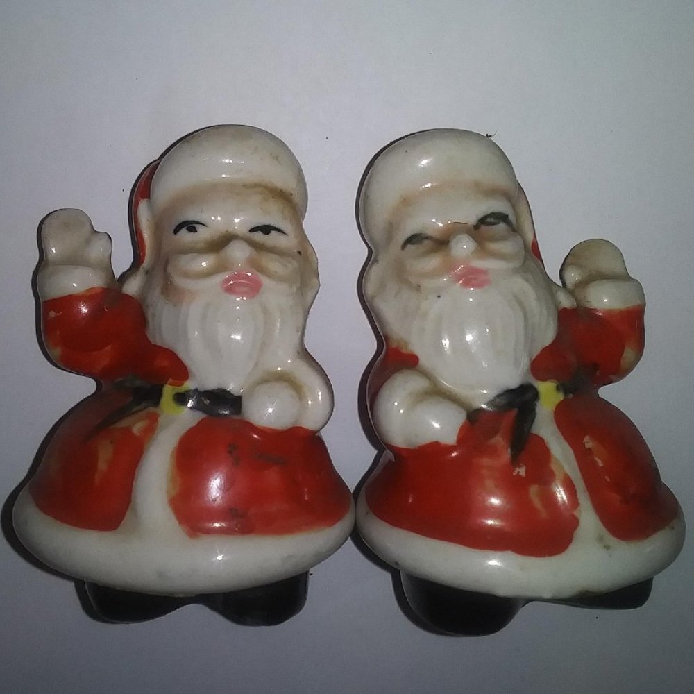 #11 Waving Santas Salt and Pepper Shakers Set